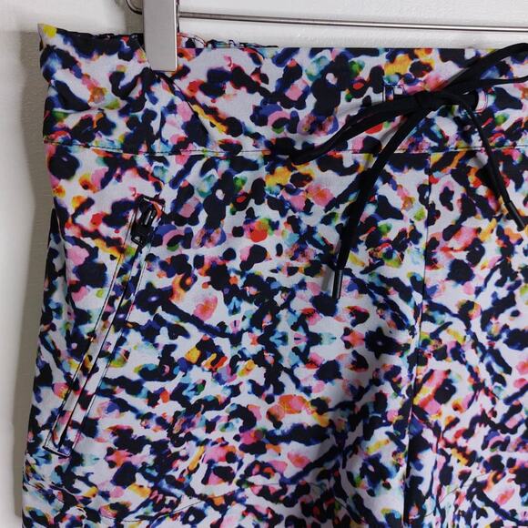 Athleta Sway Shorts Lightweight Rainbow Elastic Waist Zip Pockets 14 - Picture 2 of 8